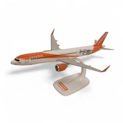 Airbus A321neo easyJet G-UZMB