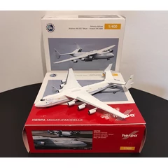 Repülőgép modell 1:400