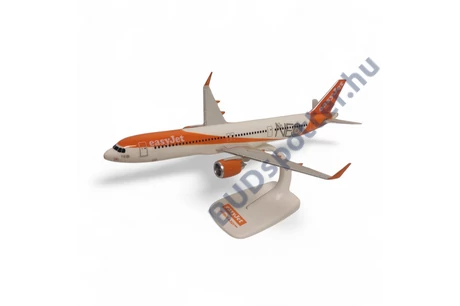 Airbus A321neo easyJet G-UZMB