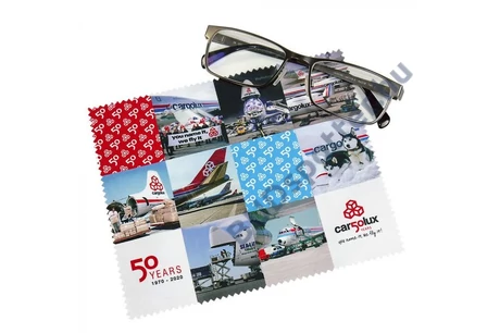 Cargolux szemüvegtörlő kendő