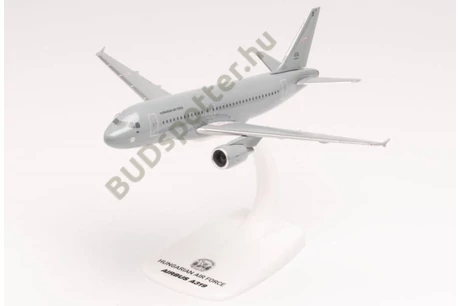 Airbus A319 HuAF 604