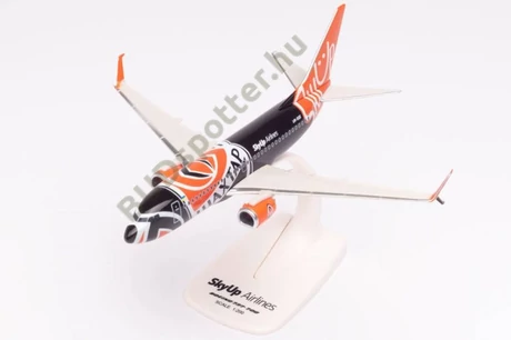 Boeing 737-700 SkyUp UR-SQE