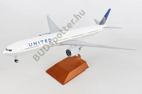 Boeing 777-300ER UNITED